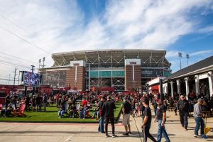 Louisville Football: Putting together a good time tailgate at